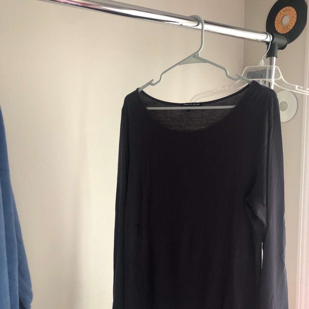 Cable & Gauge Long Sleeve Scoop Neck t-shirt
Top